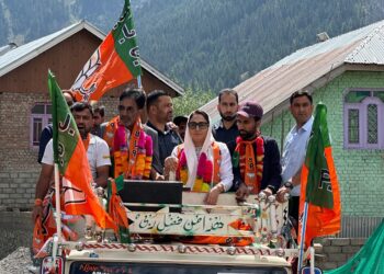 Dr Darakhshan accompanies BJP Candidate for Gurez during mega rally & during filling of nomination papers