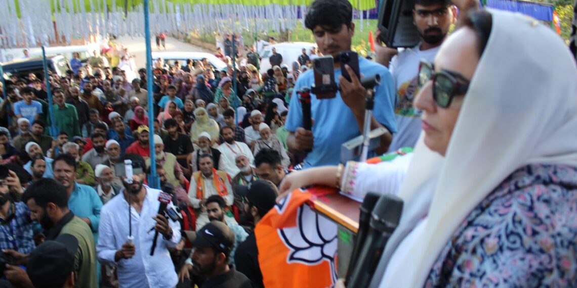 “Dynasts gave bloodshed to Kashmir, BJP gifted peace and prosperity”: Darakhshan