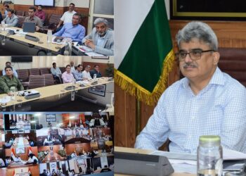 Atal Dulloo reviews implementation of Jal Shakti Abhiyan-Catch the Rain in J&K