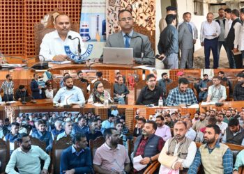 CEO J&K visits Shopian, reviews Election preparedness