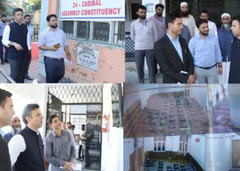 DEO Srinagar inspects Collection/ Distribution Centres