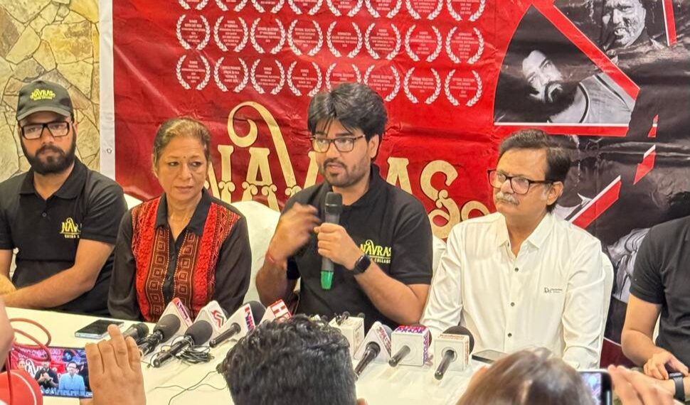 Team of award winning “Navras Katha Collage” reaches Srinagar 