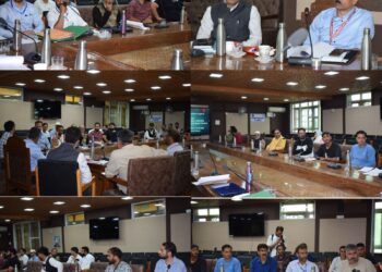 EO Pulwama holds meeting with Candidates, their Representatives and Representatives of various Political Parties