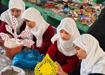 ‘Indigenous Toy’ Workshop under Art and Culture Programme Underway at JNV Anantnag