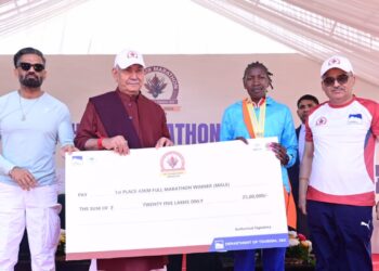 Lt Governor felicitates the winners of the first-ever International Marathon in J&K