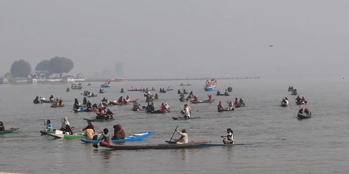 First-Ever Traditional Boat Race for women held in Dal Lake Srinagar