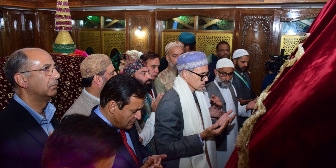 Chief Minister Omar Abdullah pays obeisance at Charar-i-Sharief on Urs of Sheikh Nooruddin Noorani (RA)