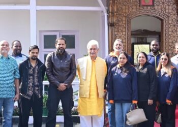 Lt Governor meets Winner & Runner-up teams of Legends League Cricket at Raj Bhawan