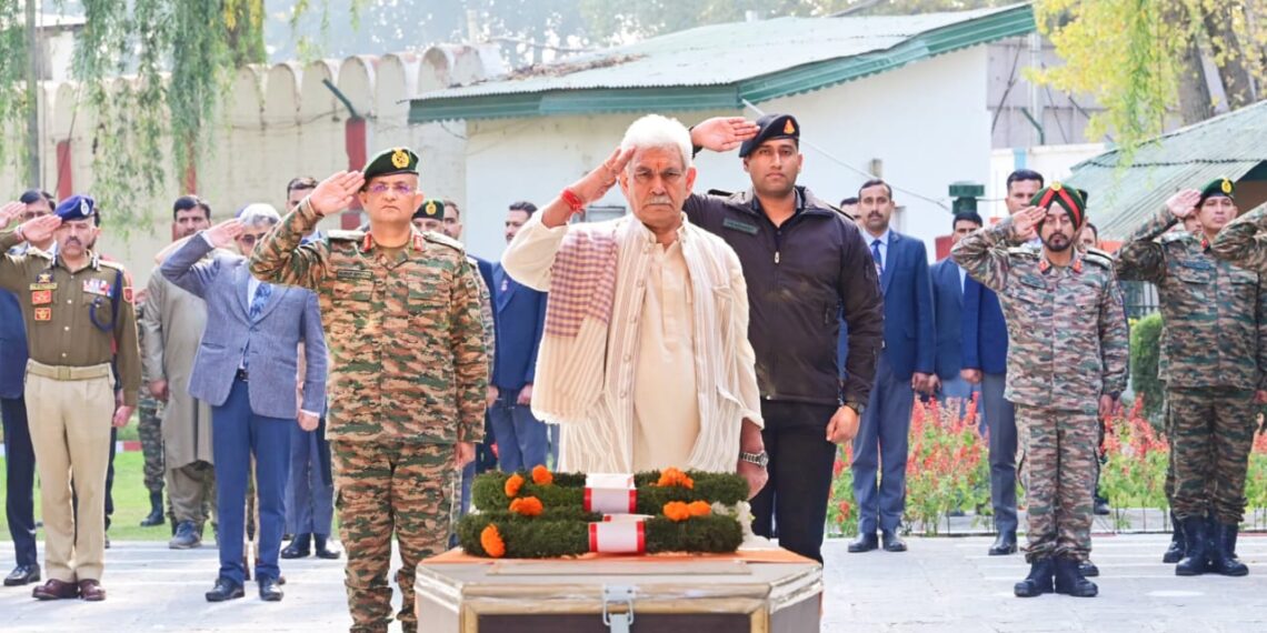 Lieutenant Governor Shri Manoj Sinha laid wreath and paid homage to Rfn Jeevan Singh, Rfn Kaisar Ahmad Shah, and Defence Porters Mushtaq Ahmad Chowdary and Zahoor Ahmad Mir, who laid down their lives for the nation