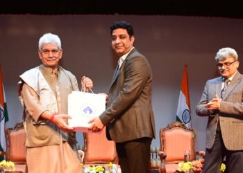 Lt Governor felicitates officers of administration, Army, J&K Police, CAPFs, Shrine Board & volunteers who have been part of the Shri Amarnath Ji Yatra 2024