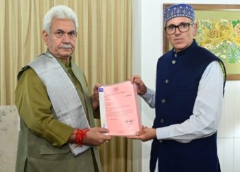 Omar Abdullah met L.G and staked claim to form Govt.