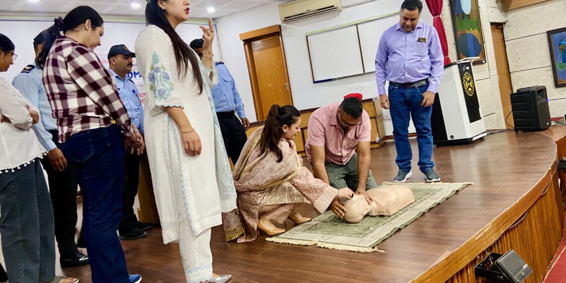 Indian Red Cross Society, J&K Organizes First-Aid Awareness Program at CSIR-Indian Institute of Integrative Medicine (IIIM), Jammu