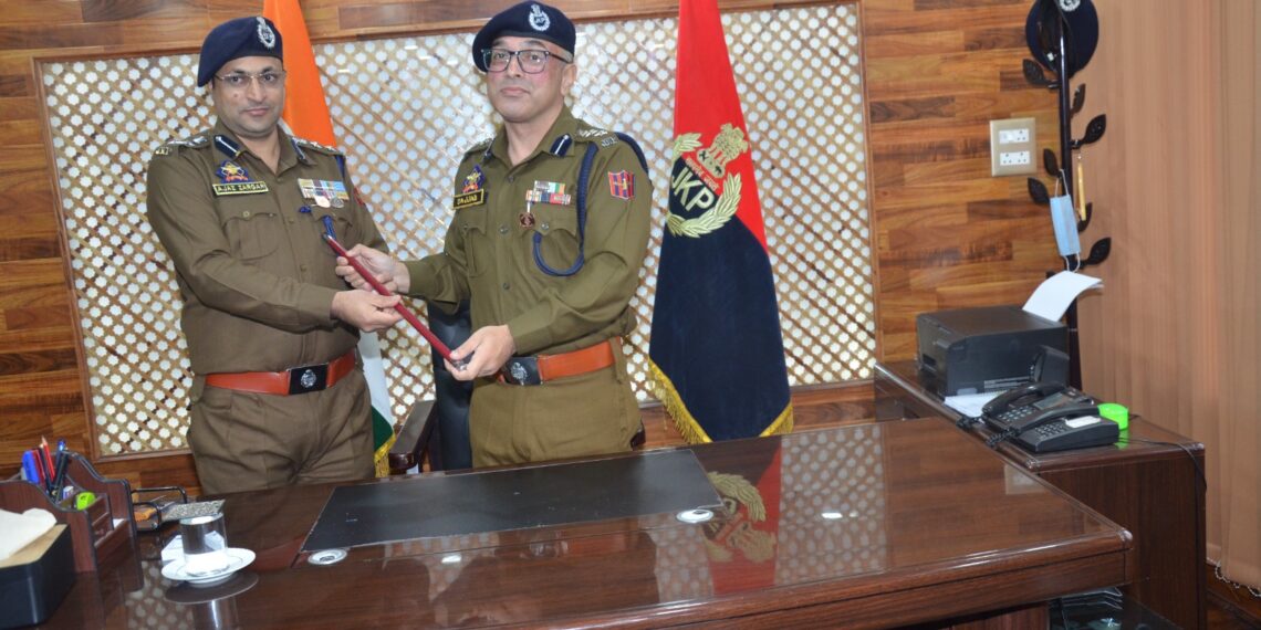 Sajad Ahmad Shah-JKPS assumes Charge as Sr.Superintendent of Police Awantipora