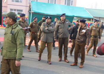 IGP Kashmir visits district Shopian, reviews crime and security