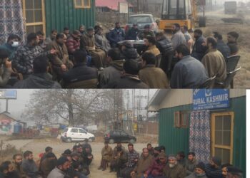 DySP Traffic Kulgam holds meeting with transporters, other stakeholders to prevent accidents