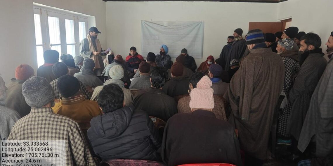 DDC Member Dr. Harbaksh Singh Chairs Gram Sabha at Midoora Tral