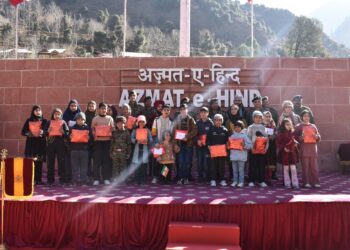 Republic Day: Indian Army felicitate students for participating in “Anti-narcotics” campaign in Karnah