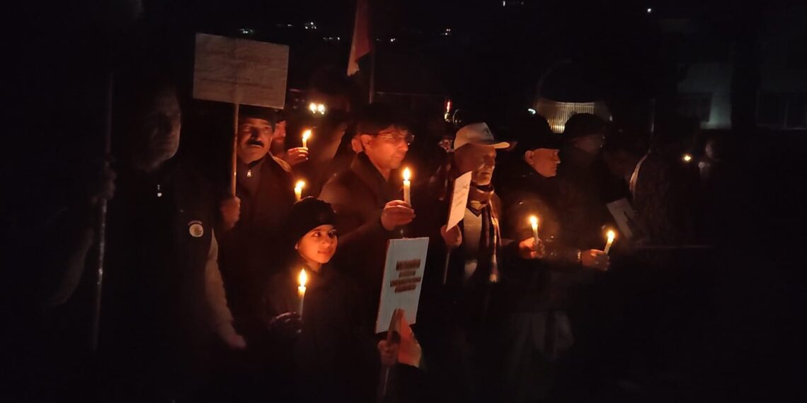Locals in Teetwal Kupwara Hold Candlelight March to Condemn Killing of Retired Army Personnel in Kulgam