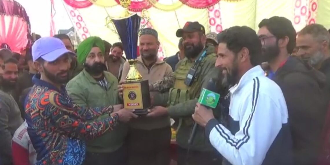 Eidgah Hunters Win ‘Midoora Premier League’ Cricket Tournament in Tral