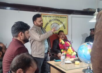 Mohd Azad Lone Bids Farewell to Awantipora, Assumes Charge as Zonal Education Officer Sumbal