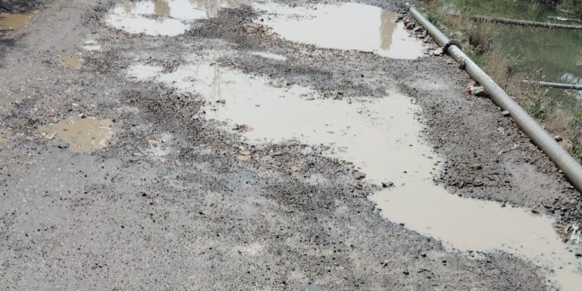 Dilapidated Road to Dangerpora Area Causes Hardship for Locals in Padgampora Awantipora