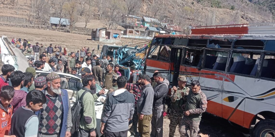 Tragedy in Ganderbal: 3 Tourists, Driver Dead, 17 Injured in Road Accident