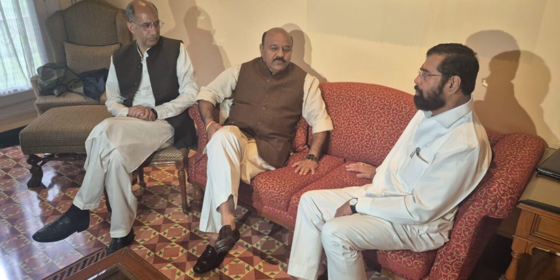 Dy CM, Advisor to CM meet Maharashtra Dy CM