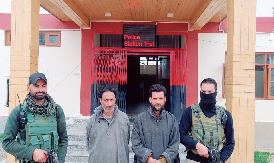 Awantipora Police apprehended two extortionists posing as Police Officers
