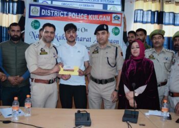 Kulgam Police organises awareness programme on “Nasha Mukht Bharat Abhiyaan” at GDC Kulgam