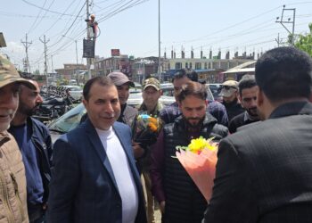 MLA Gulmarg Farooq Ahmad Shah Holds Public Darbar at Kunzer, Reviews Development Projects
