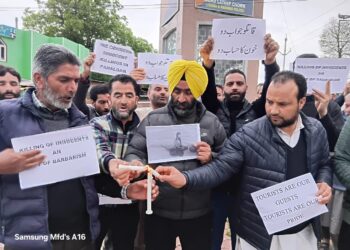 Jammu and Kashmir Teachers Forum Holds Candlelight Vigil to Mourn Baisaran Pahalgam Victims