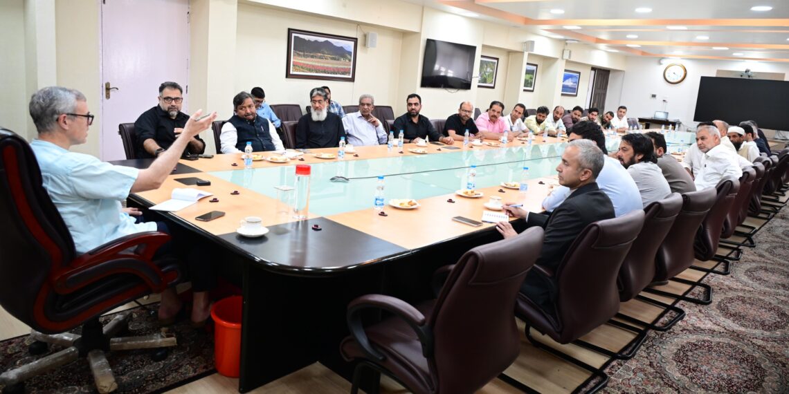 Chief Minister chairs meeting of trader’s delegation, KTMF highlights issues for redressal