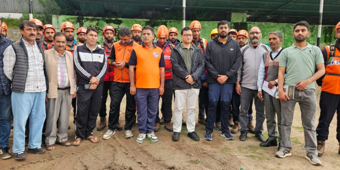 DC Baramulla conducts extensive visit of Uri; reviews relief measures for shelling affected people