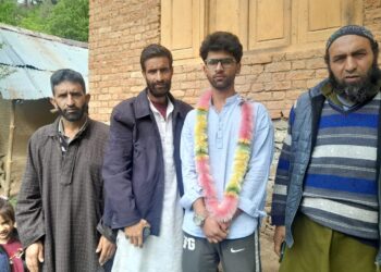 Young Tral Student Overcomes Adversity to Excel in Class 12 Exams
