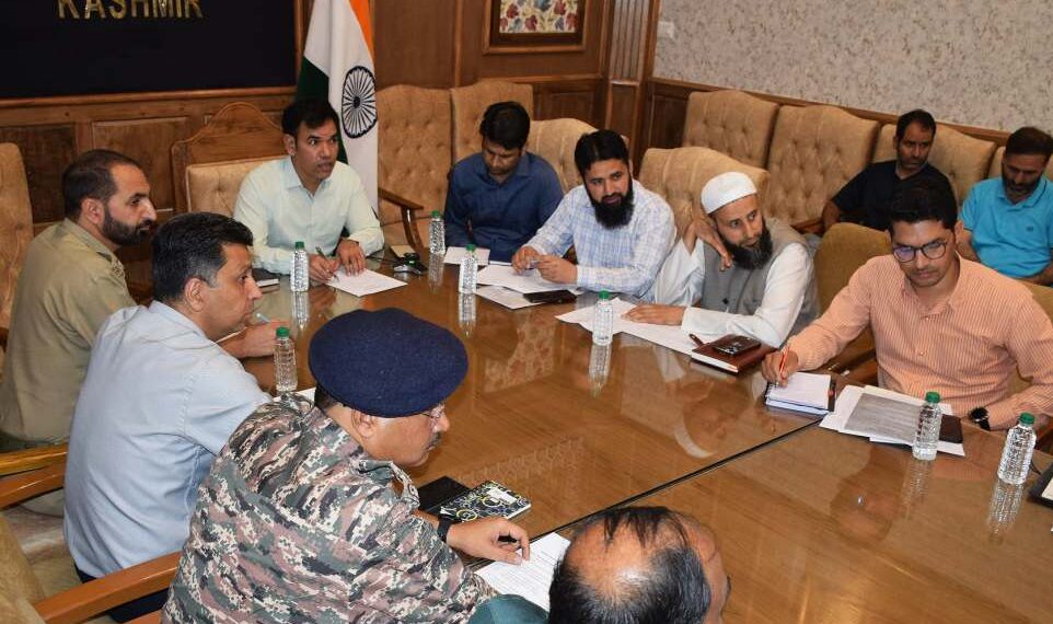 Divisional Commissioner reviews arrangements for arrival of Hajj pilgrims