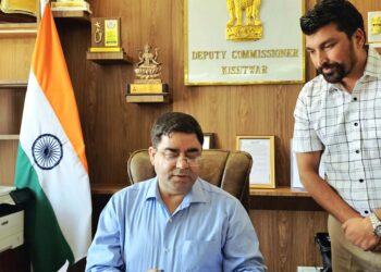 Families of 4 road accident victims paid compensation at Kishtwar