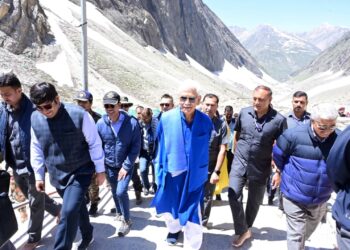 LG undertakes pilgrimage of Shri Amarnath Ji from Baltal track; First Chairman of SASB to Reach Holy Cave Through Track in Recent Times