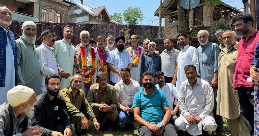 JKPCC Vice President Surinder Singh Channi Chairs Worker Meeting in Tral