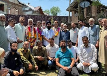 JKPCC Vice President Surinder Singh Channi Chairs Worker Meeting in Tral