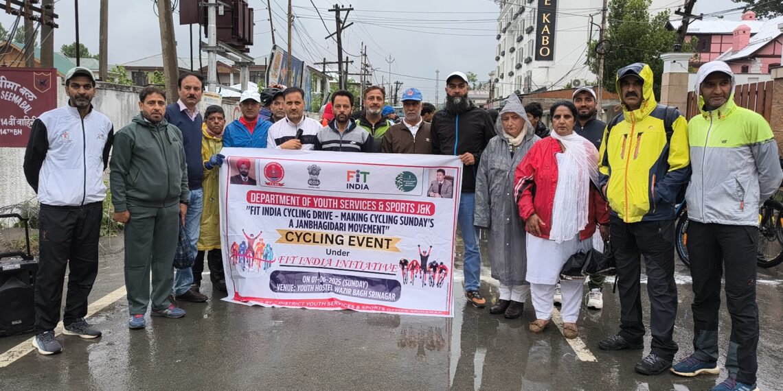 DYSSO Srinagar Flags Off Mega Cycling Rally under Fit India Initiative