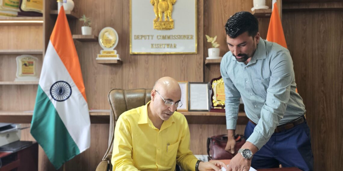 DC Kishtwar disburses compensation to 5 families of Road Accident Victims