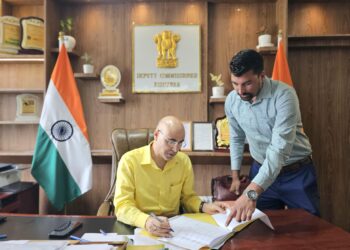 DC Kishtwar disburses compensation to 5 families of Road Accident Victims