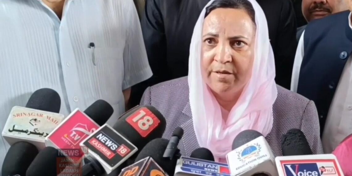 Sakina Itoo meets public delegations at Nawa-e-Subha