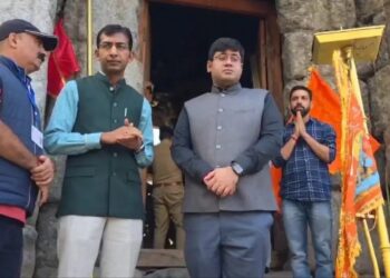 Div Com Kashmir flags-off annual Gangbal Yatra from Naranag