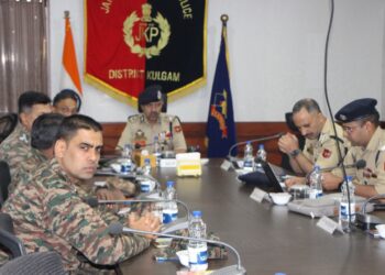 DGP J&K visits Distt Kulgam; Holds operational review