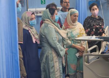 Health Minister visits local hospital to check on ailing former MLA Dr. Ghulam Nabi Bhat