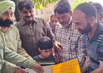 CEO Pulwama Organizes CWSN Distribution Camp in Tral Under SAMAGRA Shiksha