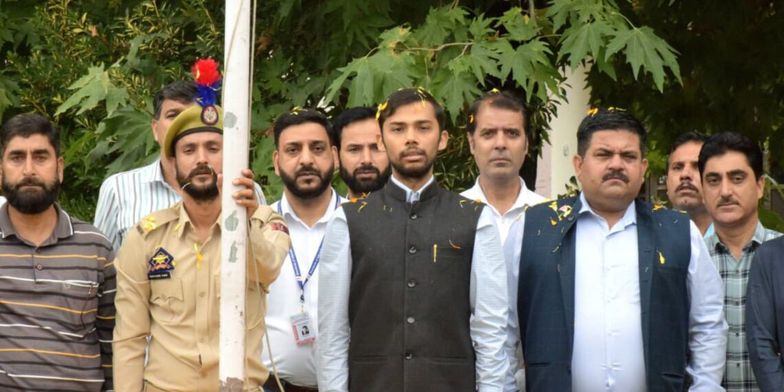 Director Information hoists Tri-Color at DIPR Complex Srinagar