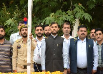 Director Information hoists Tri-Color at DIPR Complex Srinagar