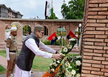CM Omar Abdullah pays floral tributes at Balidan Stambh